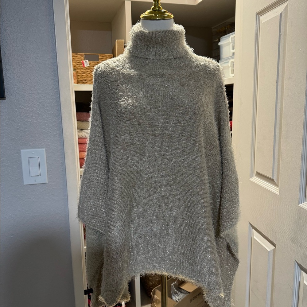Cream and gold sparkly turtleneck poncho with open sleeves. OS ~Super Cute